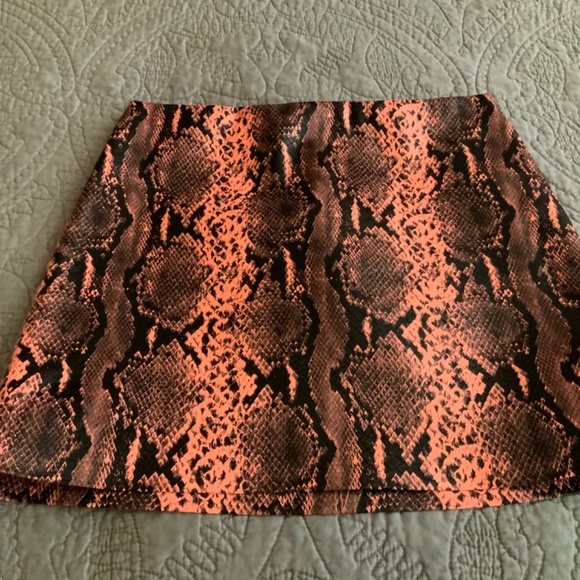 Alice and Olivia Snakeskin Mini Skirt - Picture 5 of 6